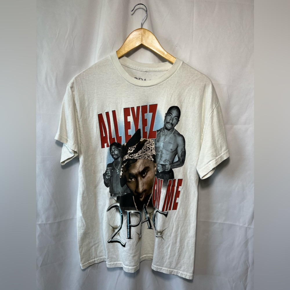 TUPAC GRAPHIC TEE